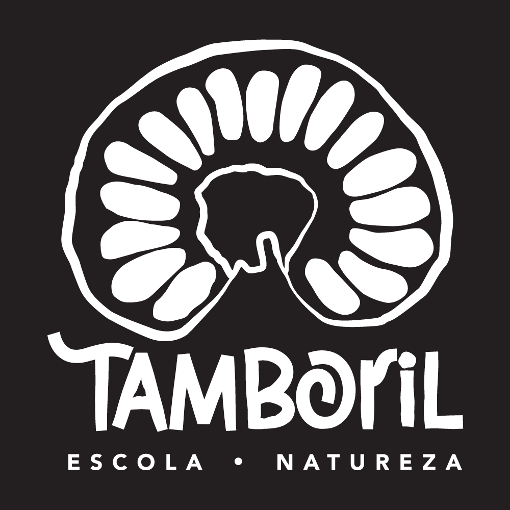 TAMBORIL_Branco_Vertical_FundoPreto